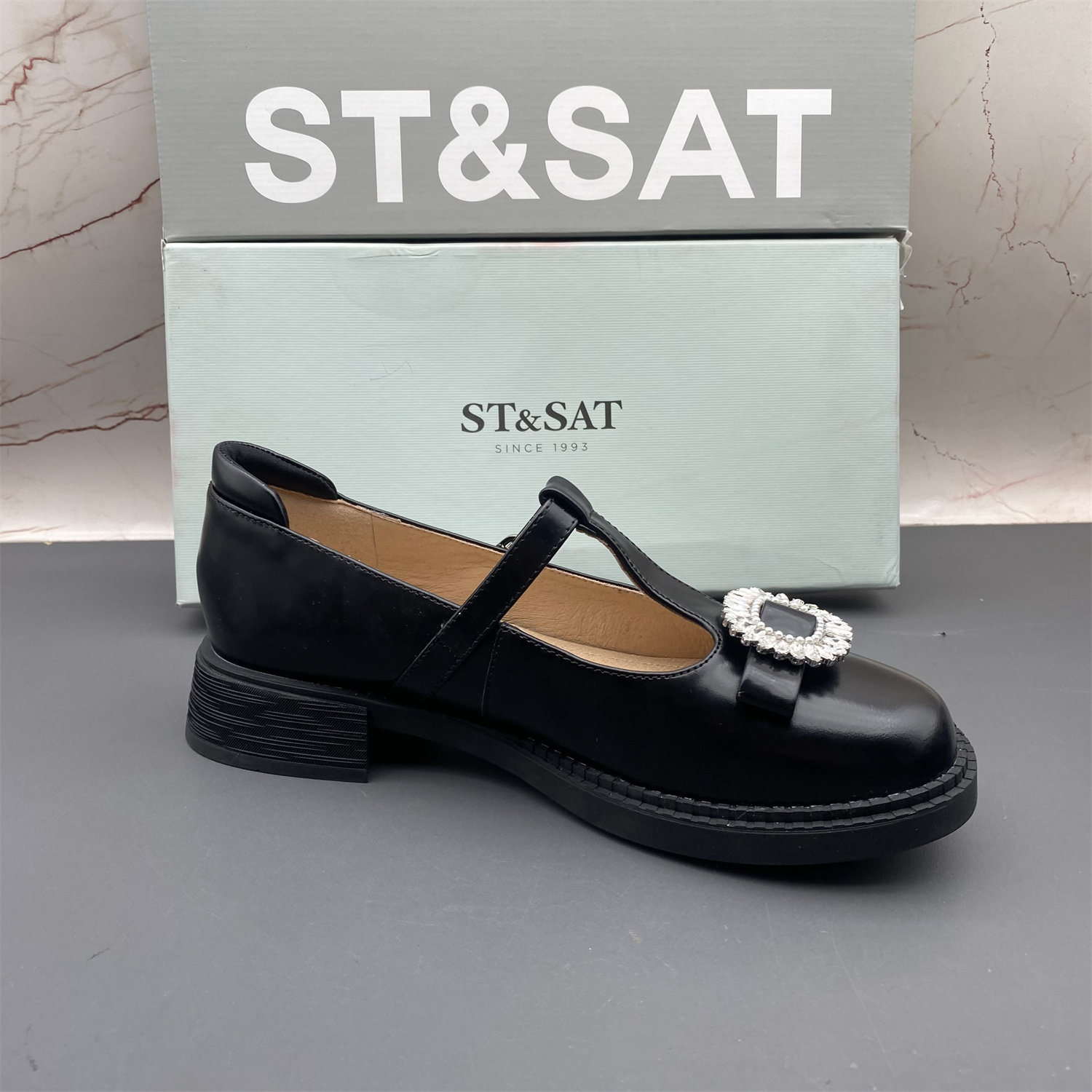 正品ST&SAT星期六撤柜断码牛皮女鞋扣带水钻圆头平跟玛丽珍单鞋,淘宝优惠券,粉丝福利购,淘宝优惠卷