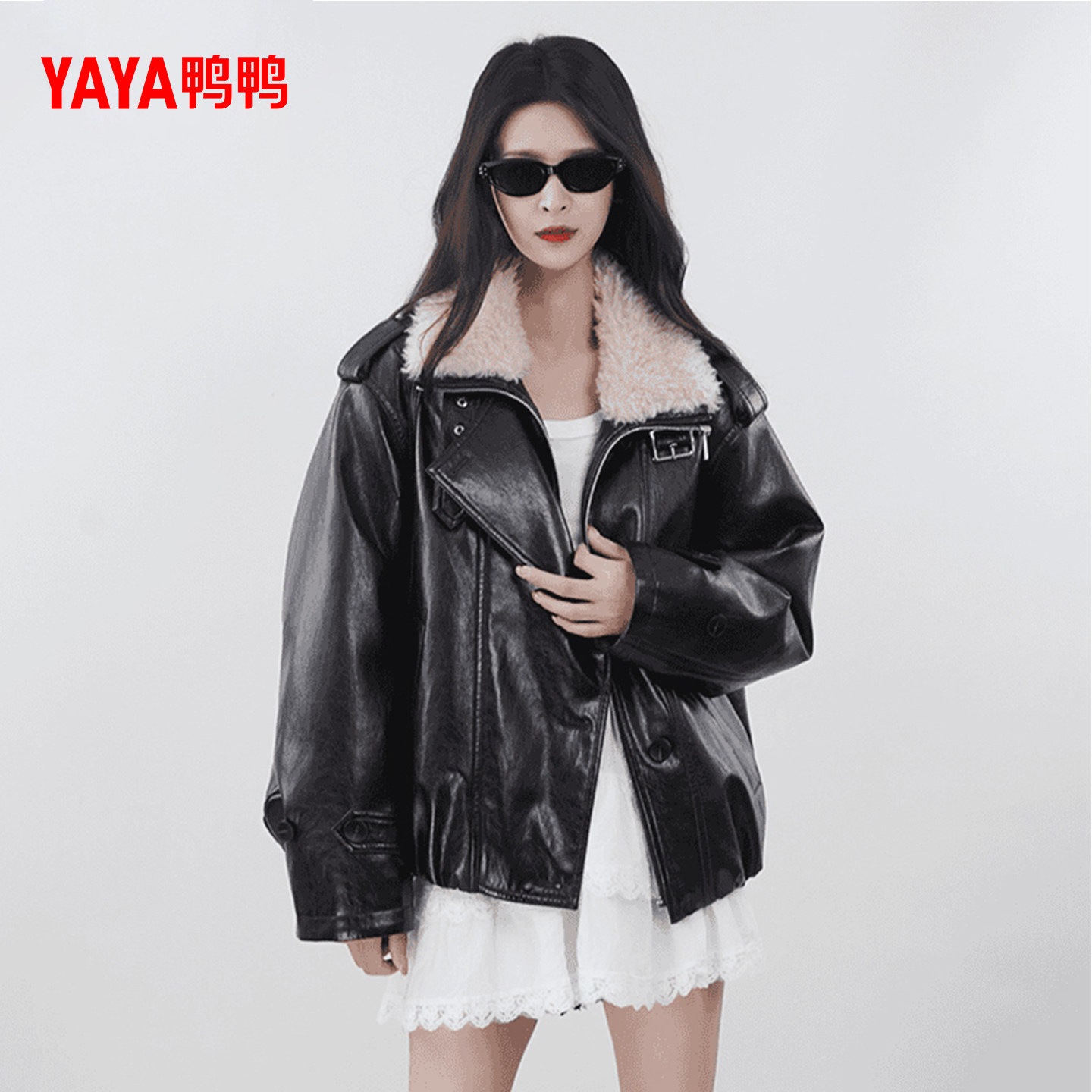 鸭鸭巴恩风羽绒服女2025冬季新款时尚百搭翻领PU皮保暖短款外套J