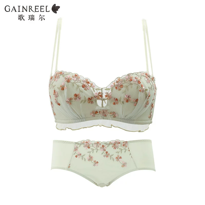 Three dimensional comfortable wireless bra, underwear, set, with embroidery