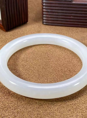 手镯58mm,59mm圆条镯子羊脂玉镯子新疆和田籽料手镯带证