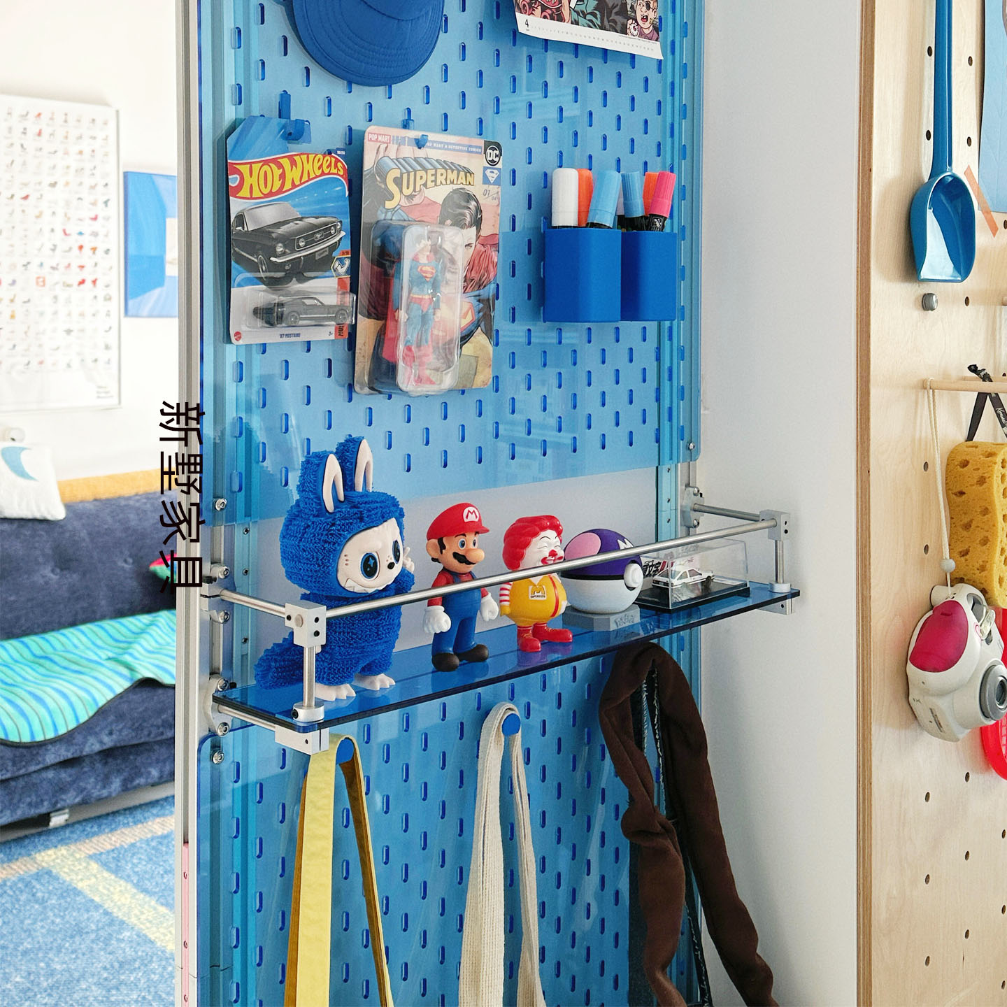 Simple aluminum profile top-to-bottom dressing mirror multi-functional acrylic storage rack hole board storage rack display rack