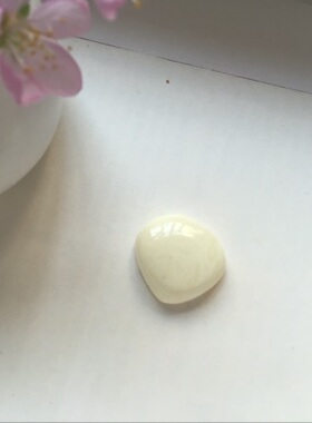 白蜜蜡裸石适合做小吊坠或者戒指简约女款戒指掌柜推荐专属设计