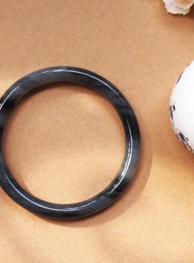 细圆条手镯和田玉青花籽料