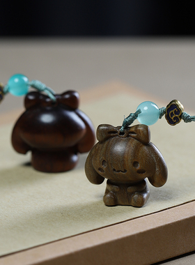 檀木雕刻可爱玉桂狗手机挂链