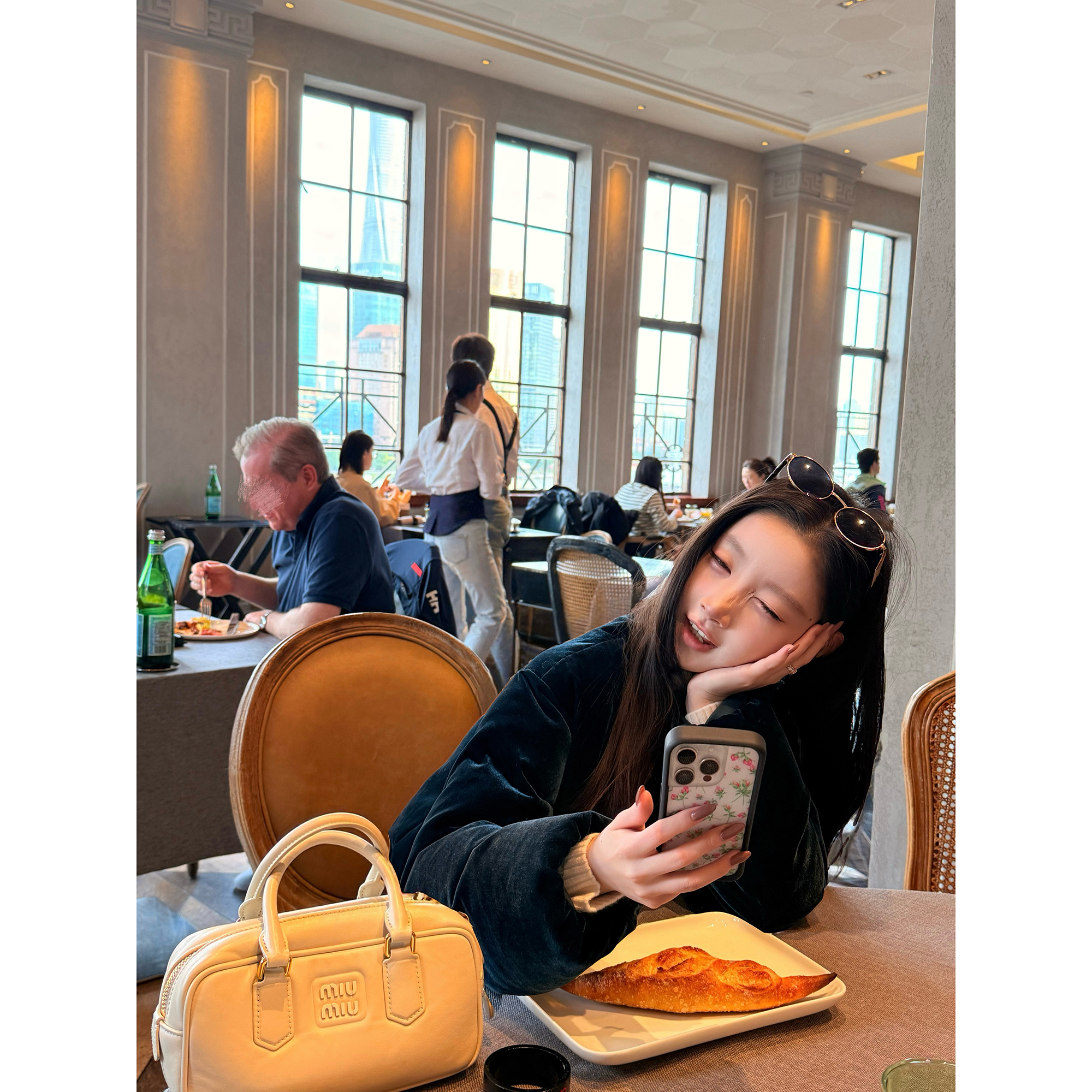 林悠 定制【2w+alai*千金风贵气丝绒定染孔雀绿蓝拉链棉服外套】 - 图0