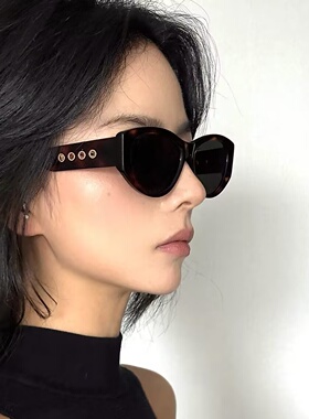 韩版高颧骨遮脸洞洞腿墨镜防UVA太阳眼镜猫眼休闲时髦圆脸个性女