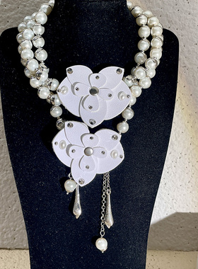 蝴蝶兰法式复古不规则珍珠皮质