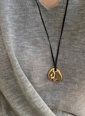 韩国新款ins风字母金属不规则吊坠锁骨链黑绳项链时尚休闲毛衣链