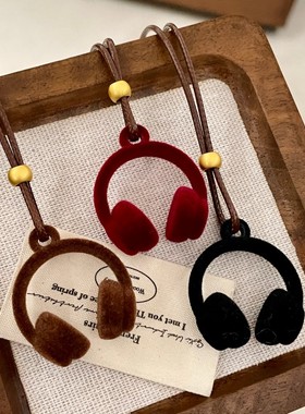 少女系迷你丝绒耳机吊坠项链女小众设计感独特百搭植绒毛衣链配饰