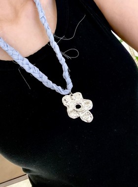 法式优雅花朵吊坠项链蓝色丝带编织毛衣链个性时尚潮流锁骨链颈链