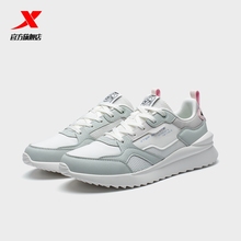 特步女鞋复古70运动鞋女