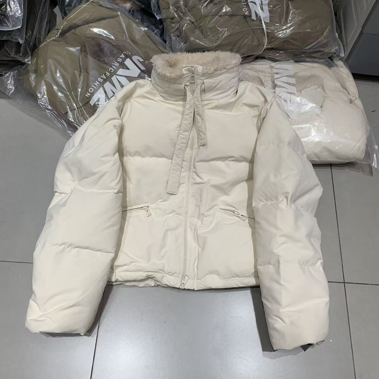 2025年冬季韩版女装新款时尚立领长袖鹅绒羽绒服百搭面包服外套潮 - 图1