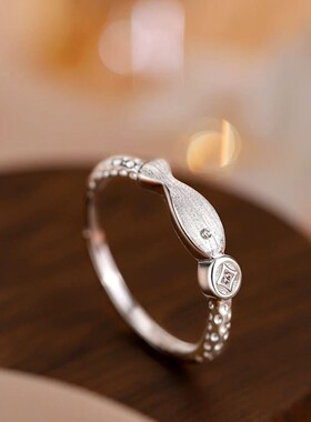 925银银小鱼衔财戒指本命年开口戒女新年过年素圈食指戒