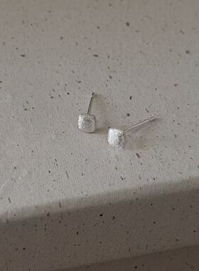 925银耳钉拉丝小豆子女养耳洞耳环新款爆款高级感气质耳饰