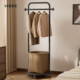 Hanging and hanging all-in-one coat and hat rack is a must-have for lazy people