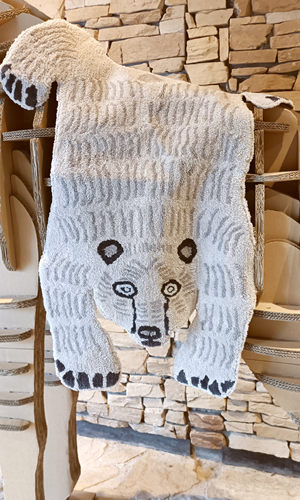 日式可爱高级灰灰熊异形毯 动物造型客厅卧室沙发地毯儿童房地垫 - 图1