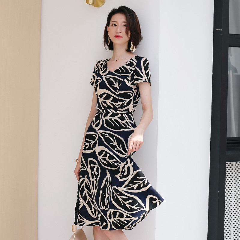 名人瑞裳夏2018新款印花v领连衣裙 名人瑞裳连衣裙