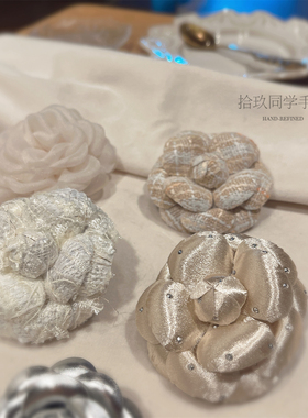 优雅米色系法式小香风山茶花胸针