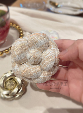 春夏高级感粗花呢格纹奶杏山茶花