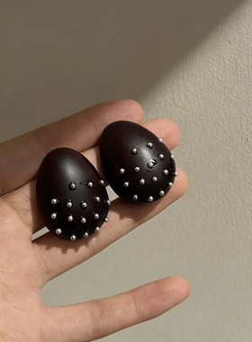 甜酷风黑色木质爱心小马珍珠项链轻奢小众锁骨链配饰毛衣链