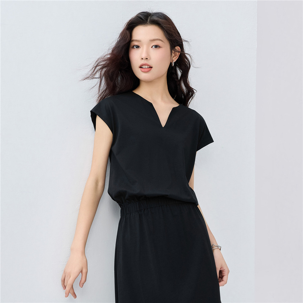 佐丹奴短袖裙子女2026年夏黑科技凉感V领收腰连袖连衣裙 05466490 佐丹奴纯实拍商品图