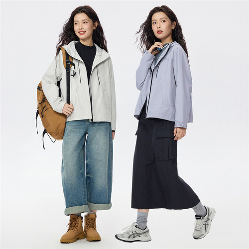 佐丹奴夹克女2026年春新款户外防水口袋宽松连帽风衣外套13375131 - 图2