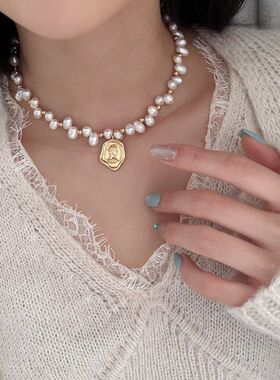 2024新款法式复古百搭淡水生日礼物不规则人像吊坠项链轻奢小众感