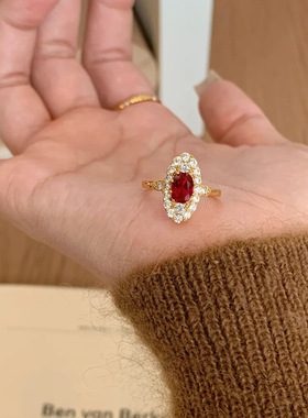 vintage中古风守护盾牌鸽血红宝石戒指轻奢高级感通勤红刚玉女戒
