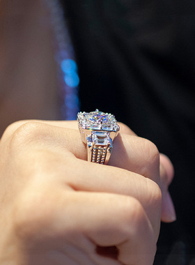 莫桑石豪华T方戒指 18K白金黄金钻戒满镶小钻大克拉霸气男戒