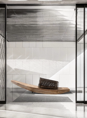 酒店大堂美陈装饰抽象木雕船型落地摆件售楼中心室内造景艺术装置