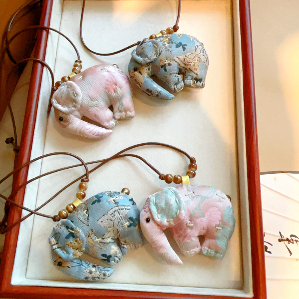 原创手工设计香云纱项链挂件小象吊坠复古大方高级感链子挂饰,淘宝优惠券,粉丝福利购,淘宝优惠卷