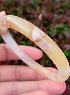 天然冰透红色龙纹飘花玛瑙手镯