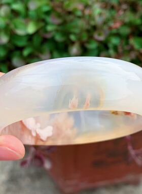 天然冰透粉色百搭飘花玛瑙手镯