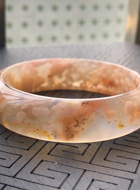 粉红色老矿冰透转运环玛瑙手镯