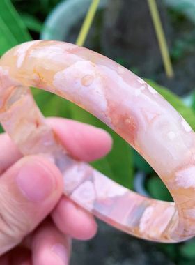 冰透粉红色飘花海洋玉髓玛瑙手镯