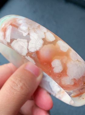 天然飘绿色樱花冰透宽版玛瑙手镯