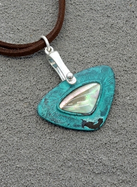 拉睦RLM SOHO珍贝母贝壳斑驳青铜绿设计师腔调森女文艺范潮人项链