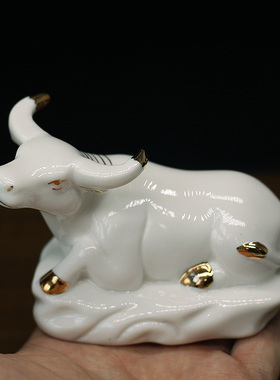 白色陶瓷巳酉丑三合贵人风水摆件牛蛇鸡三合局家居办公室装饰摆设