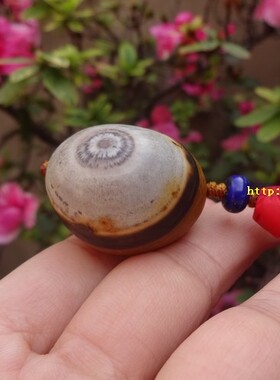 宣化战国红玛瑙天眼磨砂吊坠