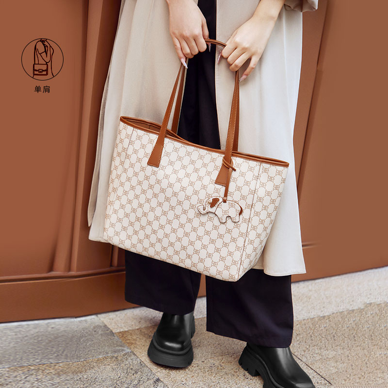 百丽女复古2022新款可爱通勤托特包 BELLE百丽箱包女士包袋