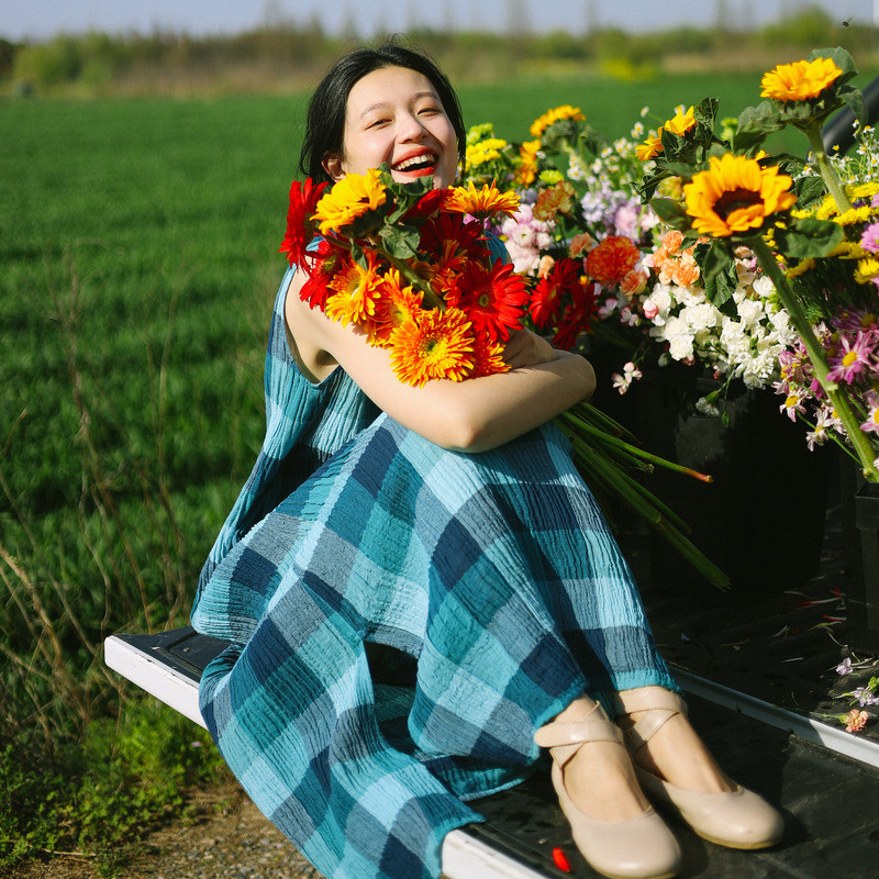 绽放250朵/蓝绿格苎麻棉立体褶皱开衩度假旅游穿搭休闲棉麻连衣裙-图2