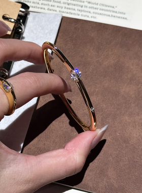 18K金莫桑飞碟镶钻开口手镯女