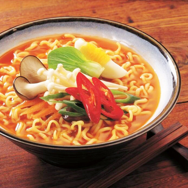 Tumbler hot imported instant noodles in bags