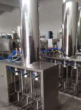 验小型碳酸饮料生产设备果汁加气灌碳实酸饮混合灌装机料672汽水