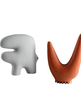 简约现代艺术抽象字母创意雕塑摆件家居客厅桌面样板房软装饰品