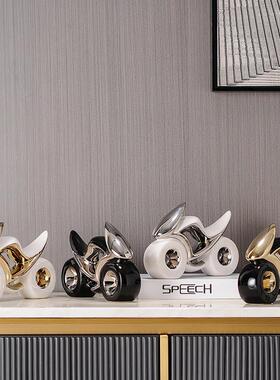 陶瓷机车机车摆件轻奢高档客厅家居玄关餐边电视柜酒柜装饰品