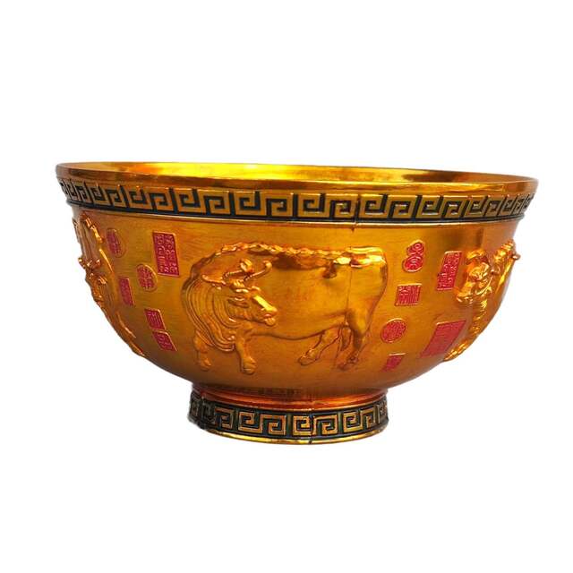 Antiques and miscellaneous collections, vintage relief, five cows, tea bowls, old copperware, handicrafts and ornaments