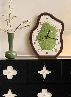 绿色风景摆座钟表客厅实用中古高级感创意静音摆放桌面时钟摆台式