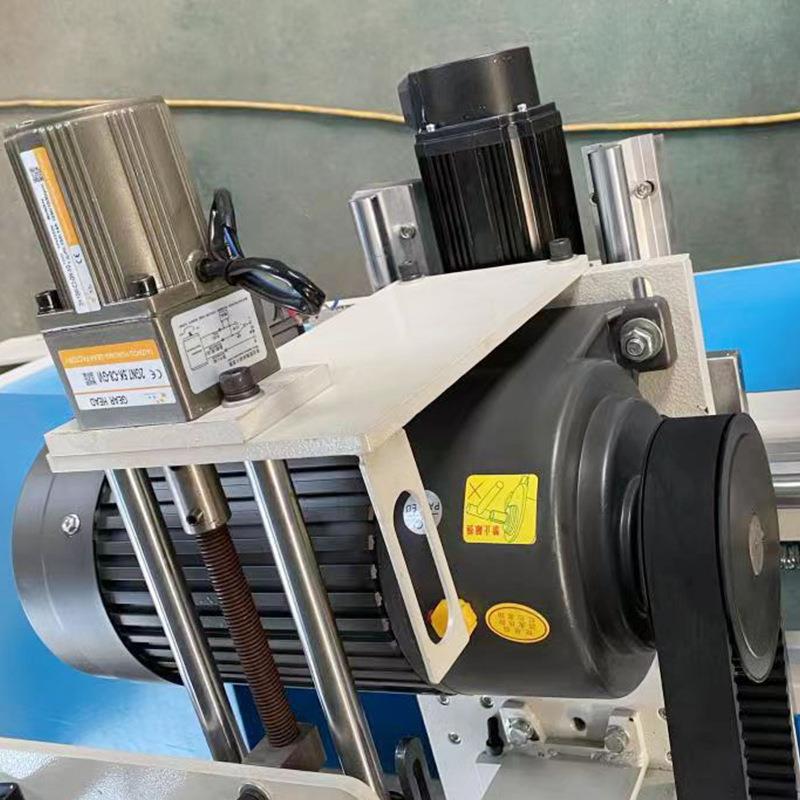 Manufacturers supply computer CNC fully automatic strip cutting machine suitcase clothing cloth cutting machine leather strip cutting machine