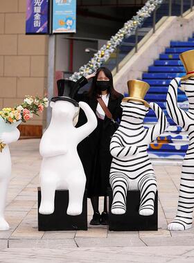 步行街广场户外礼貌熊系列摆件 花园园林景观玻璃钢雕塑装饰摆饰